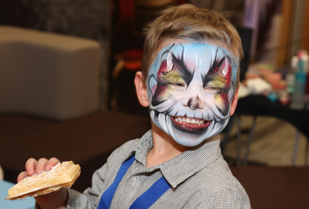 Maquillage enfants : maquilleuse professionnelle pour arbre de Noël, Halloween