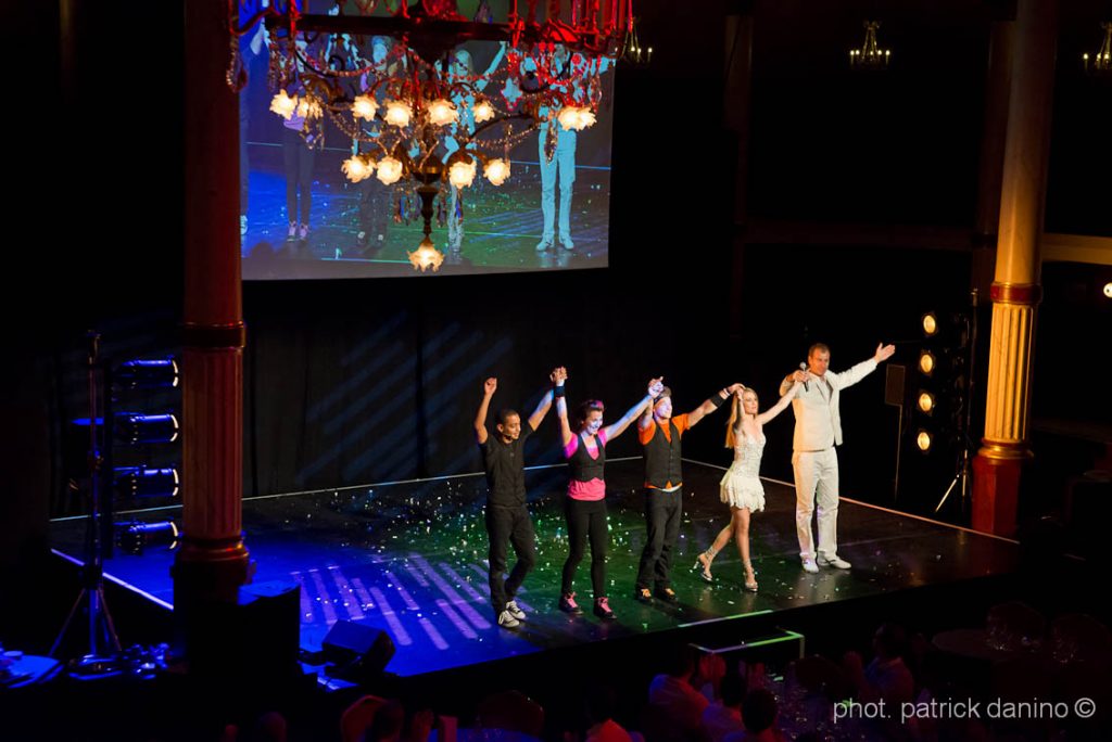 Animation d'un evenementiel : artistes lors d'une soiree de gala entreprise du batiment, salle Wagram, Paris