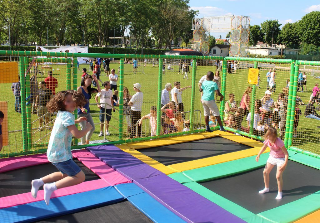 Trampoline 6 pistes autonomes - animation événement familial CE - paris idf