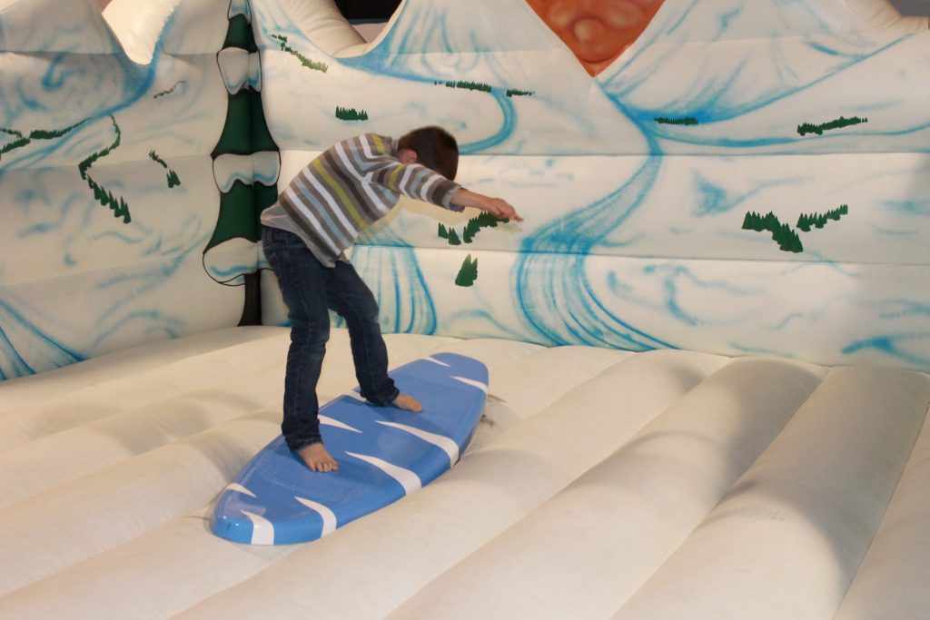 Arbre de Noel Nanterre snowboard - structure gonflable