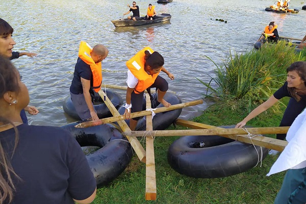 activité team building construction radeau plage normandie - journee de cohesion a la mer Deauville trouville