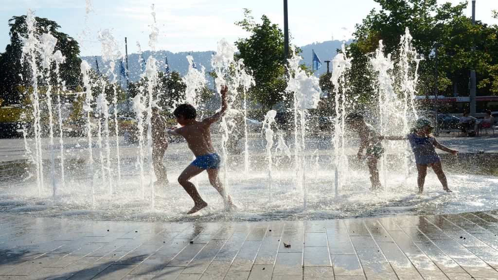 Jeu d'eau enfant - animation été plage urbaine centre ville paris ile de france normandie