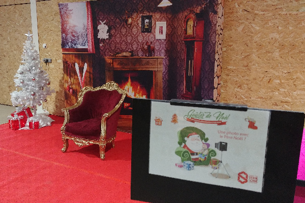 Stand photo pere noel - animation photo avec impression - arbre de noel CE CSE entreprise normandie caen argentan deauville ouistreham