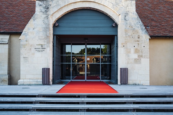 conception soiree entreprise caen - presentation nouveau vehicule - Entree salle de reception tapis rouge